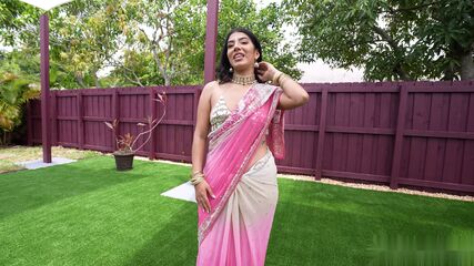 Curvy Beauty Outdoor POV Show